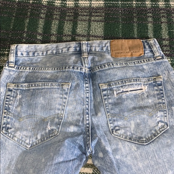 American eagle light blue washed denim jeans. - Picture 2 of 3